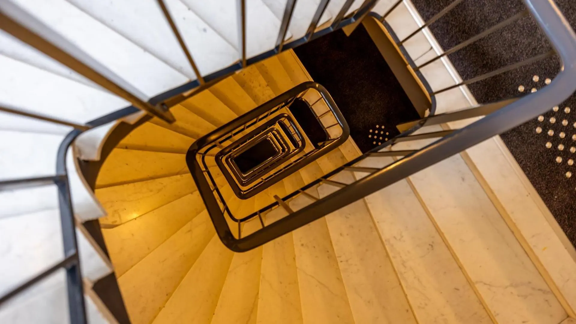Hotel Vintage Paris Gare Du Nord By Hiphophostels