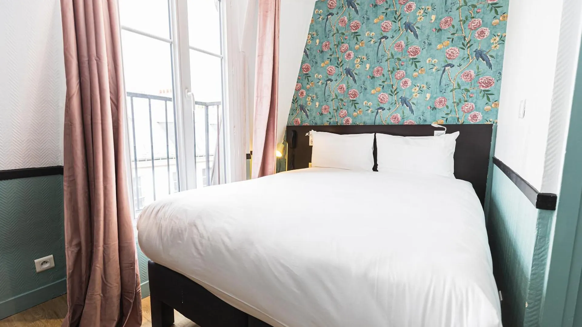 Vintage Paris Gare Du Nord By Hiphophostels Hotel
